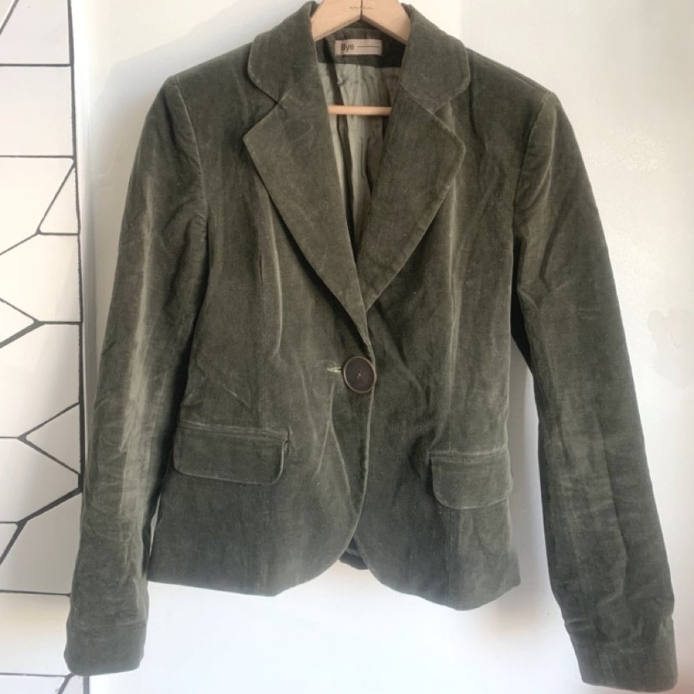 Bye designer army green velvet blazer jacket with large, unique brass button